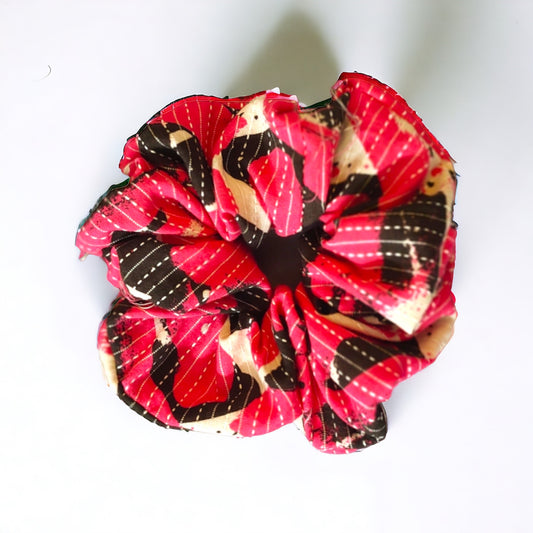 "Effortless Elegance Scrunchie: Elevate Your Hairstyle with Style"