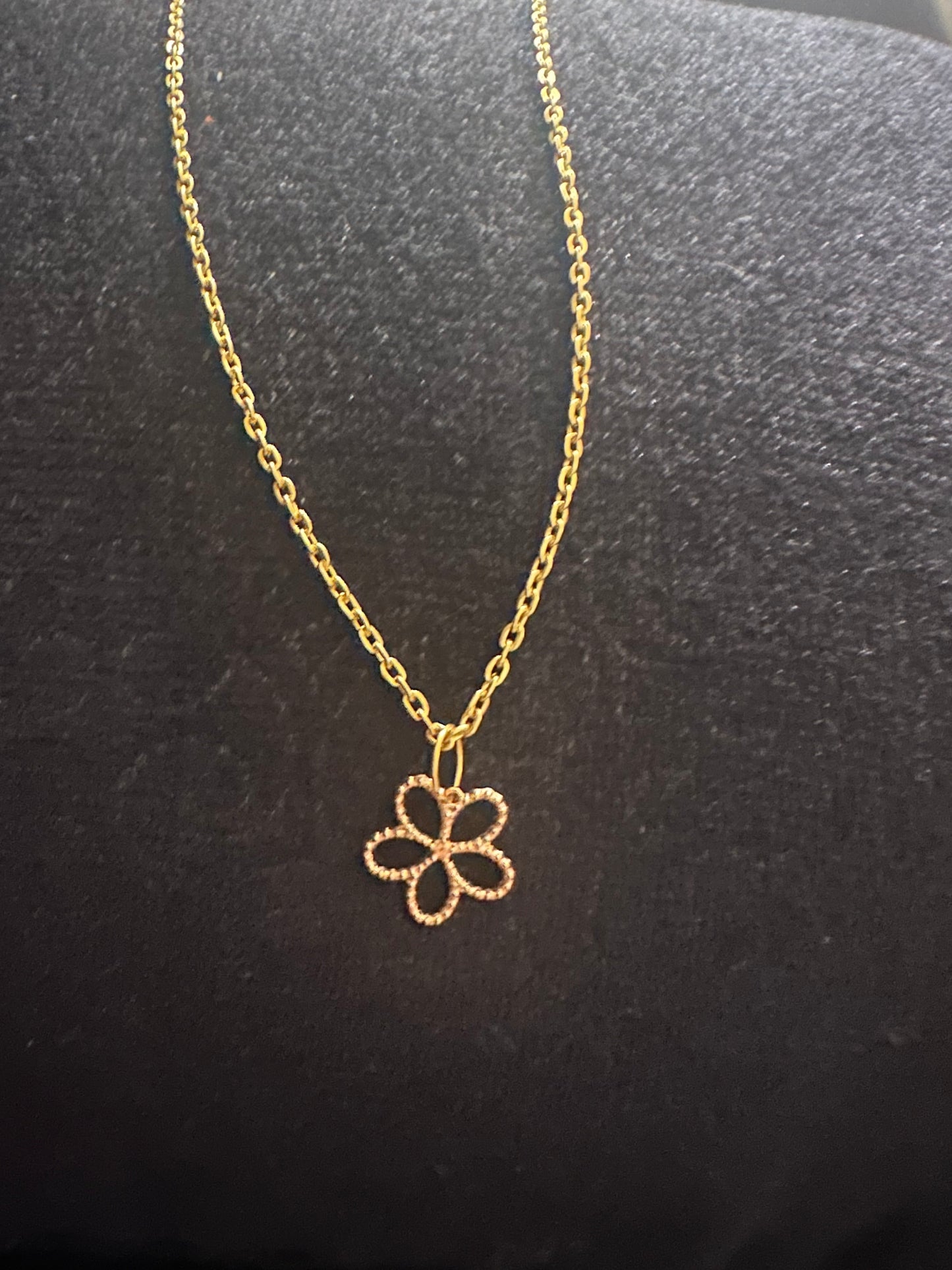 Women’s Flower Charm Pendant With Chain